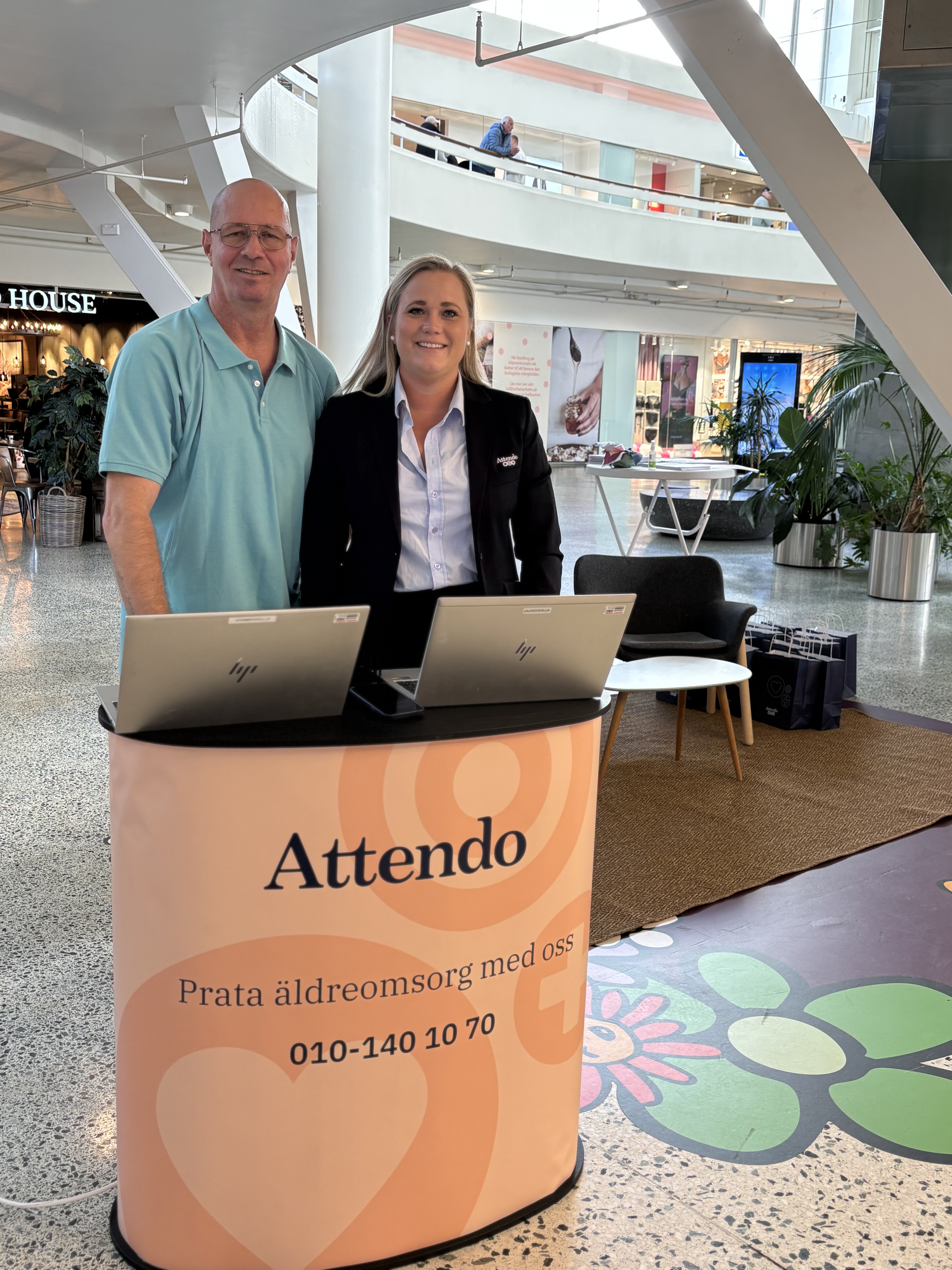 Attendos personal står redo att samtala.